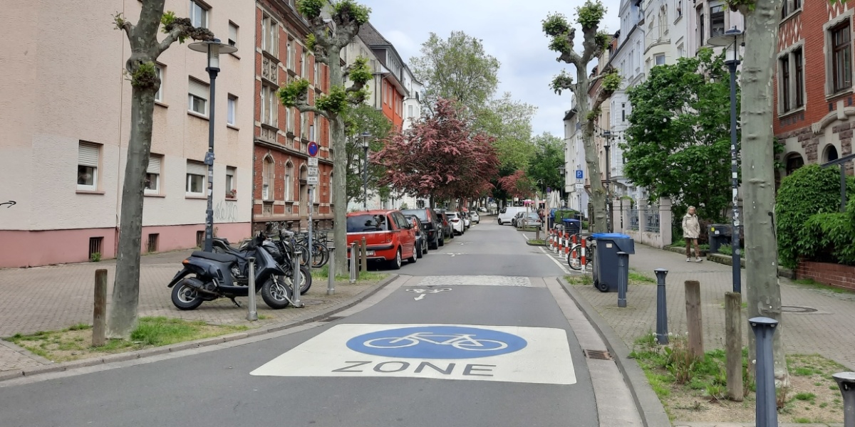 Straße mit Fahrradzone